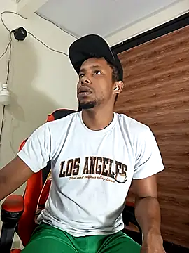 Snapshot of AlejoKhalifa_ chatting on September 30, 2025, 10:32 am AlejoKhalifa online show from September 30, 2025, 10:32 am