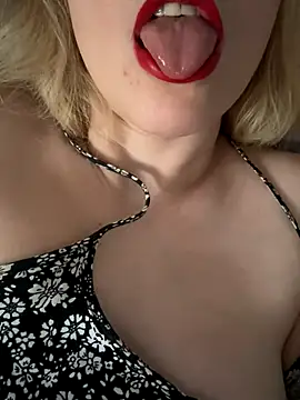 Yourdirtybitch online show from October 30, 2025, 6:55 am