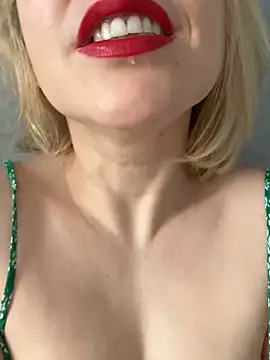 Yourdirtybitch online show from March 3, 2025, 4:21 am