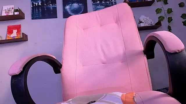 macey elliot  online show from September 16, 2025, 11:22 am