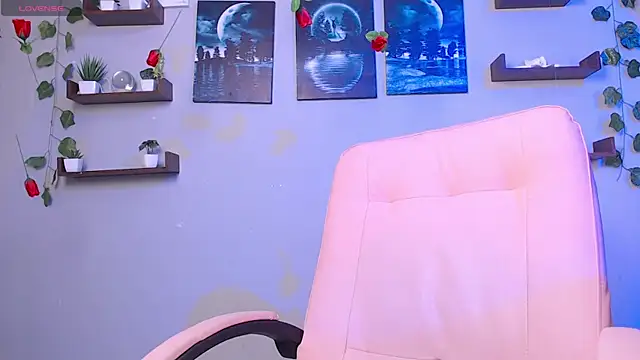 macey elliot  online show from March 6, 2025, 6:05 pm