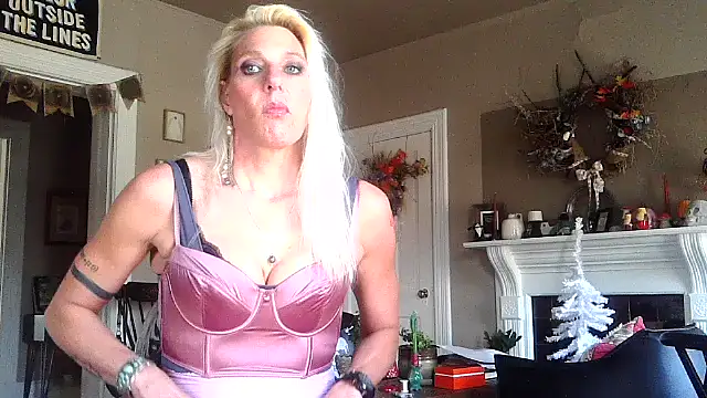 Glamazonx online show from November 14, 2025, 3:59 pm