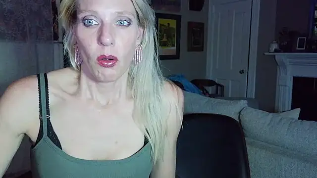 Glamazonx online show from April 22, 2026, 1:45 am