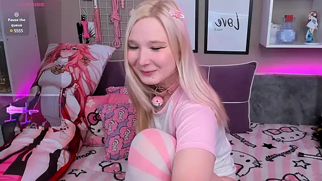 Snapshot of MeowkaKitty chatting on March 8, 2025, 1:06 am MeowkaKitty online show from March 8, 2025, 1:06 am