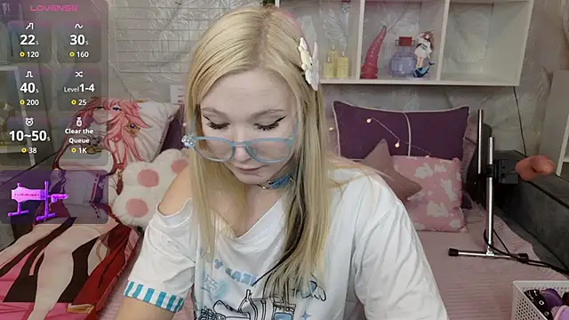 Snapshot of MeowkaKitty chatting on October 15, 2025, 1:37 am MeowkaKitty online show from October 15, 2025, 1:37 am