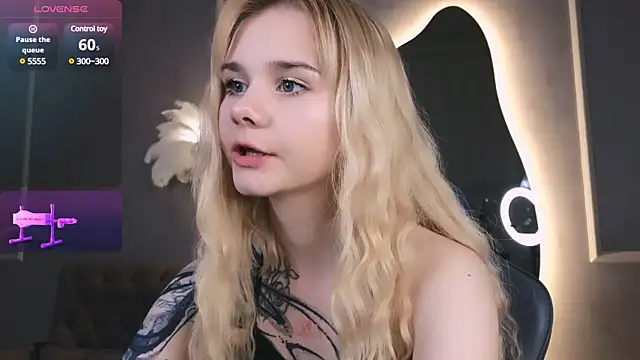 Britney Lynch online show from March 13, 2025, 3:22 am