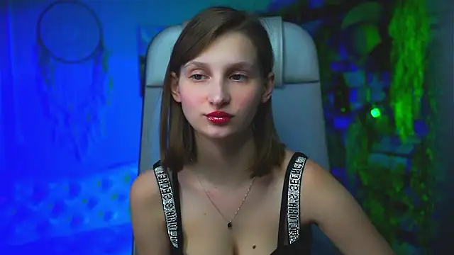 EllaHorton online show from March 21, 2026, 12:42 pm