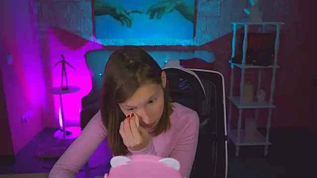 EllaHorton online show from November 11, 2025, 4:24 pm