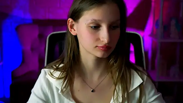 EllaHorton online show from March 3, 2025, 3:32 pm