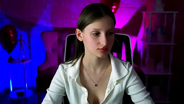 EllaHorton online show from March 3, 2025, 6:35 pm