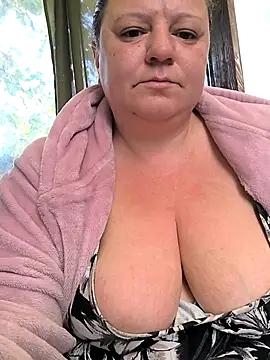 jusichka online show from October 12, 2025, 5:42 am