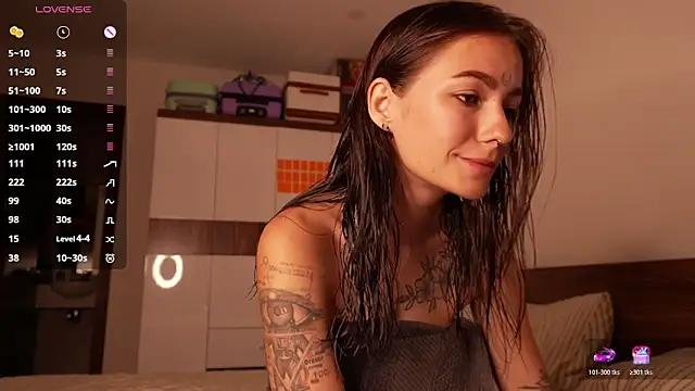 girl with snaketatto0 online show from June 21, 2026, 2:39 am