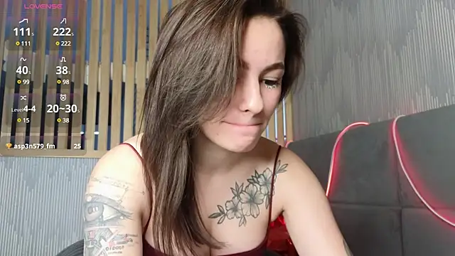 girl with snaketatto0 online show from February 16, 2025, 3:26 am