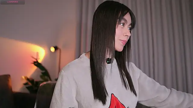 Snapshot of GigiLee_ chatting on December 4, 2025, 6:12 am GigiLee online show from December 4, 2025, 6:12 am