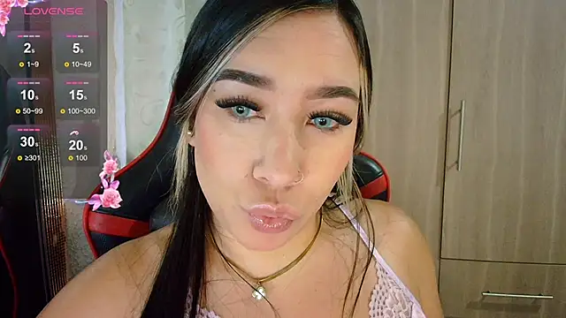 Snapshot of leahtemptation3 chatting on April 23, 2026, 9:05 am leahtemptation3 online show from April 23, 2026, 9:05 am