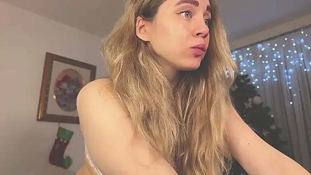 Snapshot of hotexclusive_ chatting on January 1, 2025, 4:39 am hotexclusive online show from January 1, 2025, 4:39 am