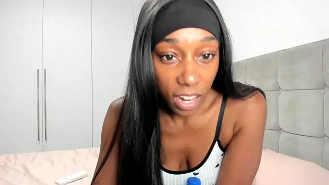 Snapshot of smileybabe chatting on October 2, 2025, 5:38 pm smileybabe online show from October 2, 2025, 5:38 pm