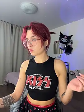 Evangeline Lawrence  online show from November 11, 2025, 4:35 pm