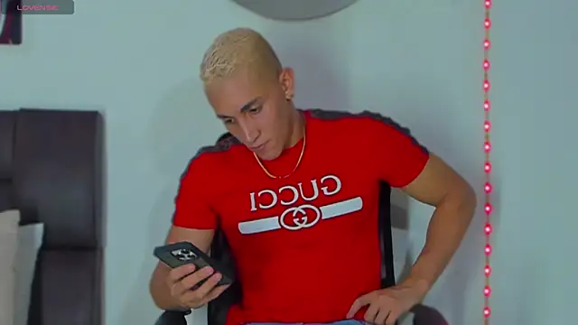 MikeRoss7777 online show from February 23, 2025, 12:08 am