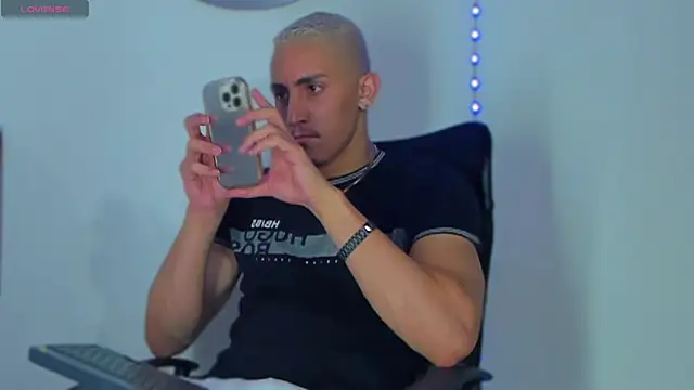 MikeRoss7777 online show from January 26, 2025, 4:20 am