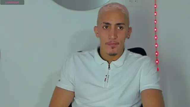 MikeRoss7777 online show from February 17, 2025, 2:53 am