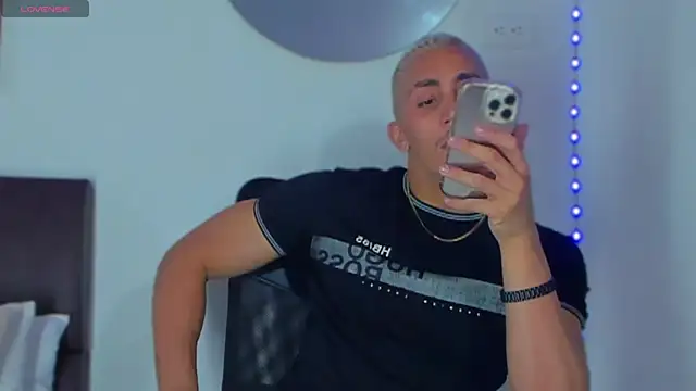 MikeRoss7777 online show from January 26, 2025, 1:09 am