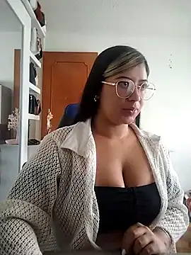 Snapshot of Ariana-pp03 chatting on March 17, 2025, 12:57 pm Ariana-pp03 online show from March 17, 2025, 12:57 pm