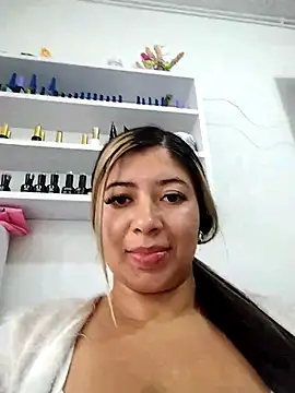 Snapshot of Ariana-pp03 chatting on March 21, 2025, 9:56 pm Ariana-pp03 online show from March 21, 2025, 9:56 pm