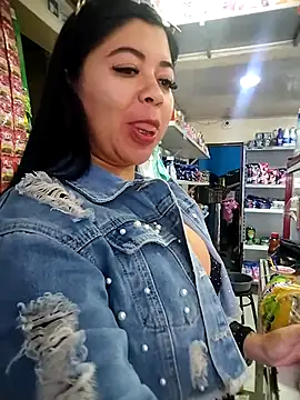 Snapshot of Ariana-pp03 chatting on October 24, 2025, 5:01 pm Ariana-pp03 online show from October 24, 2025, 5:01 pm