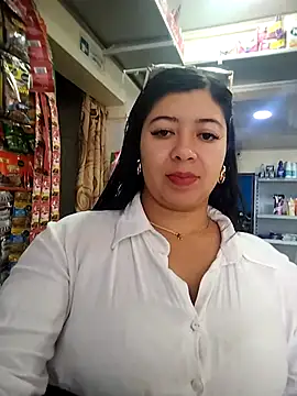 Snapshot of Ariana-pp03 chatting on October 14, 2025, 1:12 pm Ariana-pp03 online show from October 14, 2025, 1:12 pm