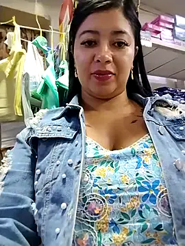 Snapshot of Ariana-pp03 chatting on October 15, 2025, 11:24 pm Ariana-pp03 online show from October 15, 2025, 11:24 pm