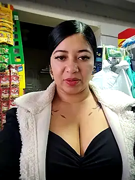 Snapshot of Ariana-pp03 chatting on November 5, 2025, 8:45 pm Ariana-pp03 online show from November 5, 2025, 8:45 pm