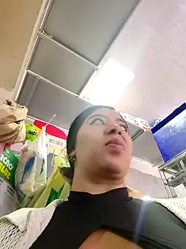 Snapshot of Ariana-pp03 chatting on October 22, 2025, 7:35 pm Ariana-pp03 online show from October 22, 2025, 7:35 pm