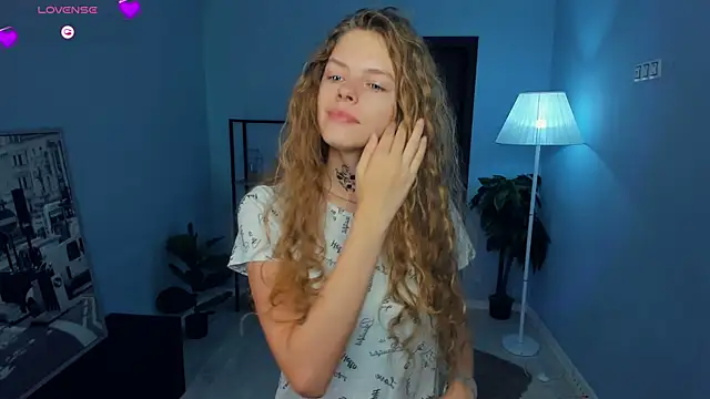 RayaNenlia online show from October 20, 2025, 5:09 am