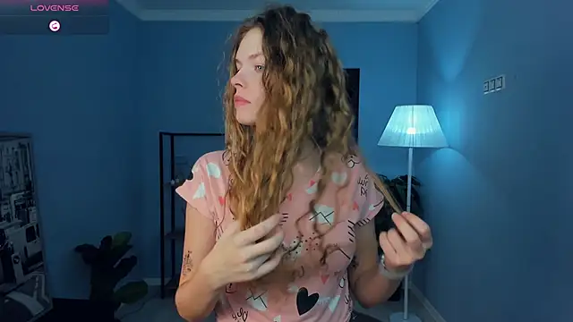 RayaNenlia online show from February 4, 2026, 5:02 am