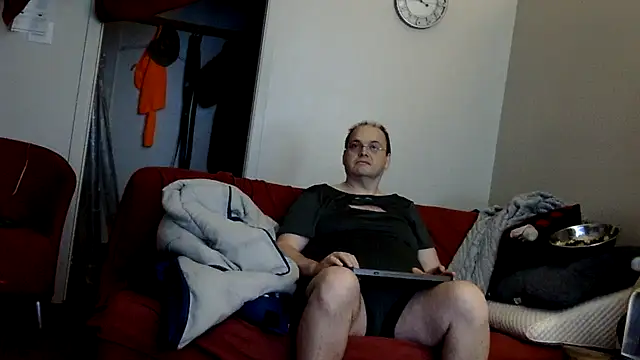 Snapshot of caressonnous chatting on November 18, 2025, 4:49 am caressonnous online show from November 18, 2025, 4:49 am