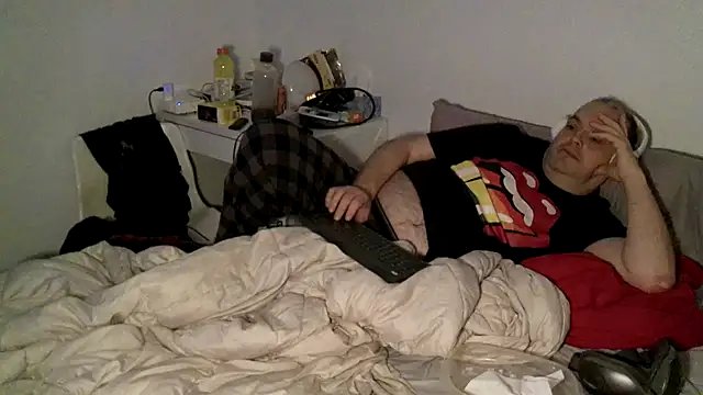 Snapshot of caressonnous chatting on October 22, 2025, 3:33 pm caressonnous online show from October 22, 2025, 3:33 pm