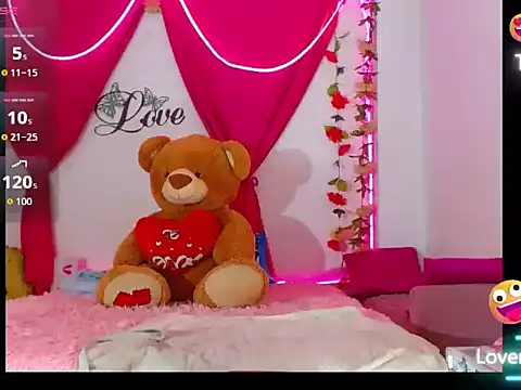 natashakissess online show from September 19, 2025, 4:22 pm