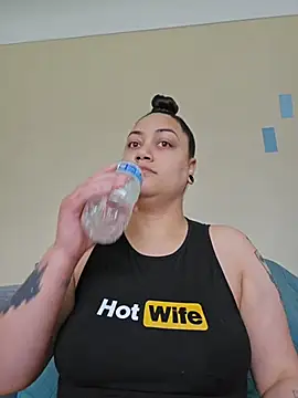 honeeyyy pot online show from April 12, 2026, 9:29 pm