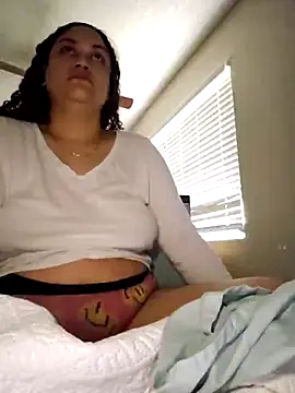 honeeyyy pot online show from October 5, 2025, 5:58 pm