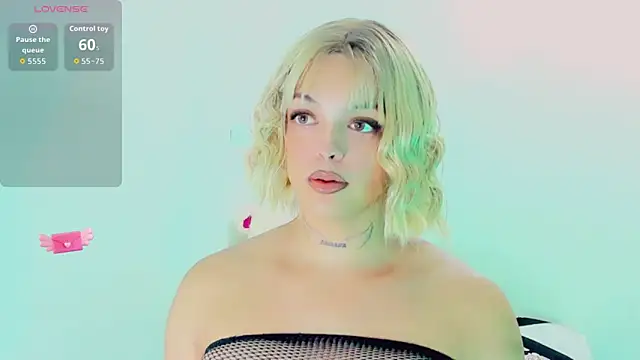 Emmaa Saenz  online show from April 8, 2026, 10:00 pm