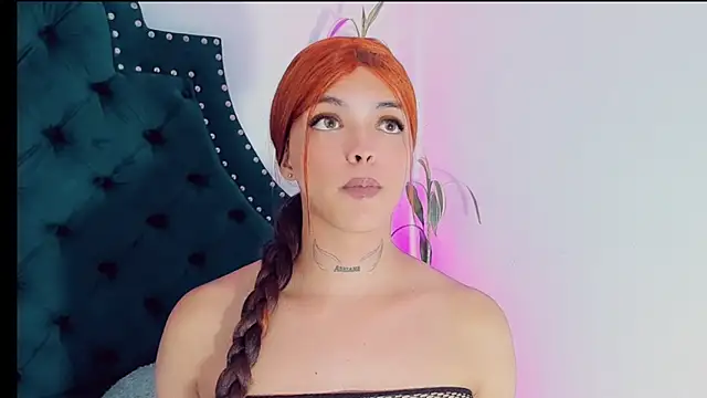 Emmaa Saenz  online show from March 13, 2025, 2:38 am