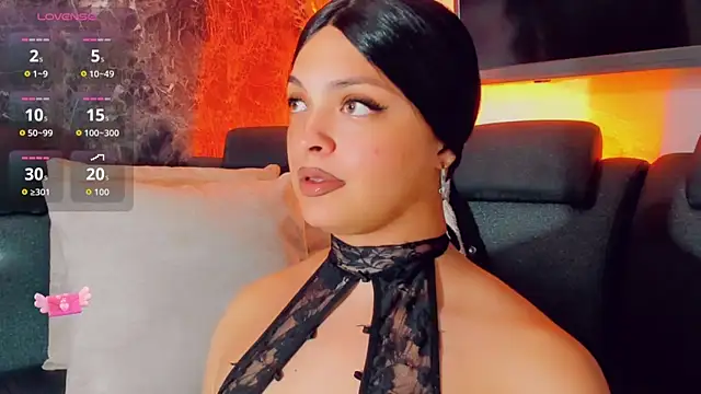 Emmaa Saenz  online show from May 25, 2026, 11:14 pm