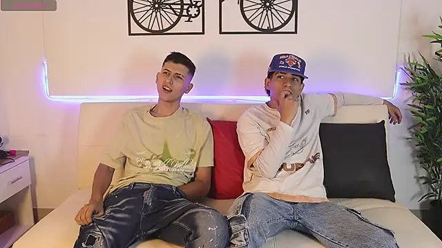 Crazy nigth01 online show from October 15, 2025, 7:22 pm