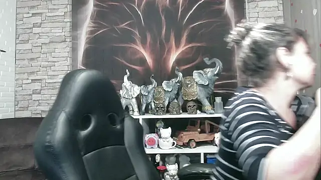 charlotedoll online show from February 26, 2025, 2:30 am