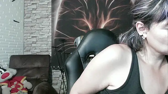 charlotedoll online show from September 13, 2025, 6:35 am