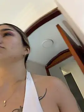 Snapshot of Arianavillada chatting on July 7, 2026, 6:47 am Arianavillada online show from July 7, 2026, 6:47 am