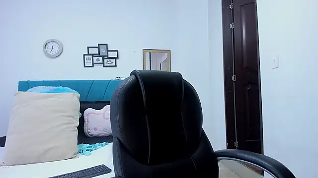 kamila lopez online show from February 12, 2026, 8:30 pm