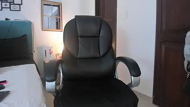 kamila lopez online show from October 2, 2025, 9:29 pm