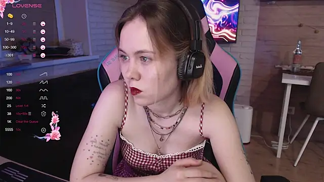 lucy mirror online show from December 1, 2025, 9:59 pm